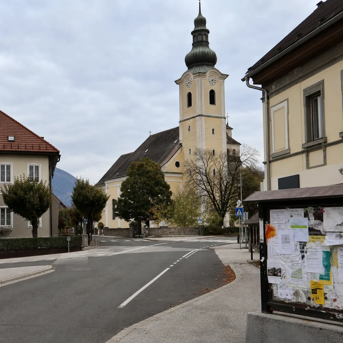 Plakatno mesto v okolici — Lesce